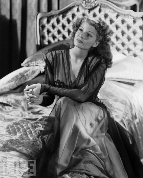 Rita Hayworth，拍摄于1942年