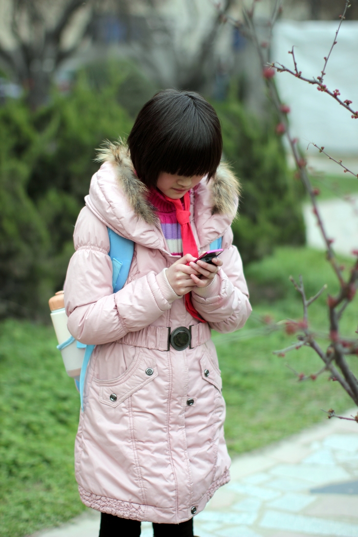 nEO_IMG_0326 600d-50L多云小孩人像，花16.jpg