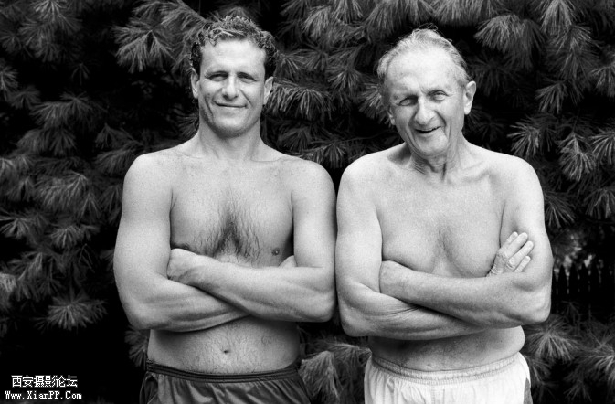 Annies-brother-and-father-1988-673x442.jpg