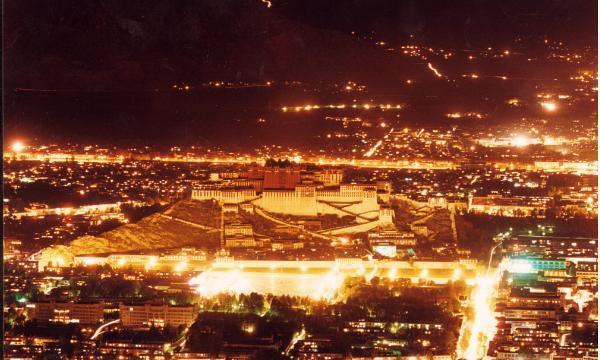 夜晚拉萨全景.jpg