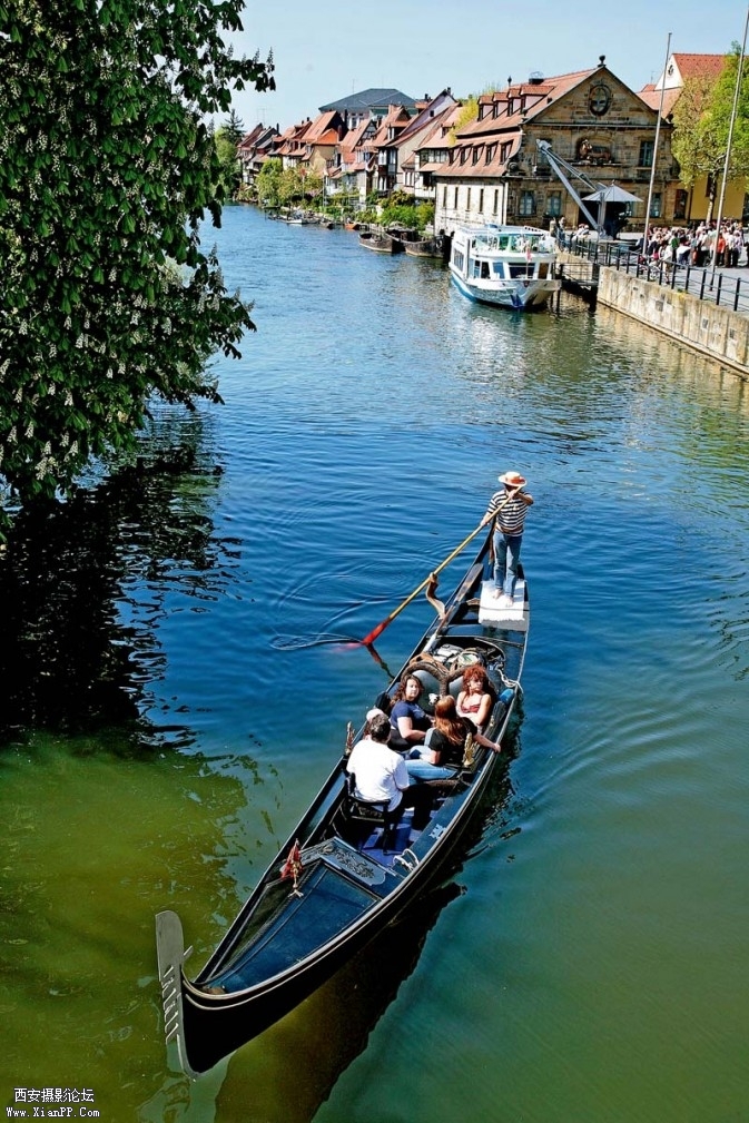 Venezianische-Gondel-auf-der-Regnitz-3.11.08-_MG_1117_Gonde-673x1009.jpg