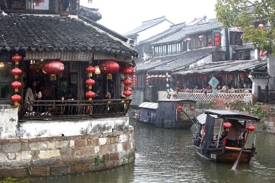 6坐上西塘的游船，让你疑惑是人在画中游，还是画在心中移.JPG
