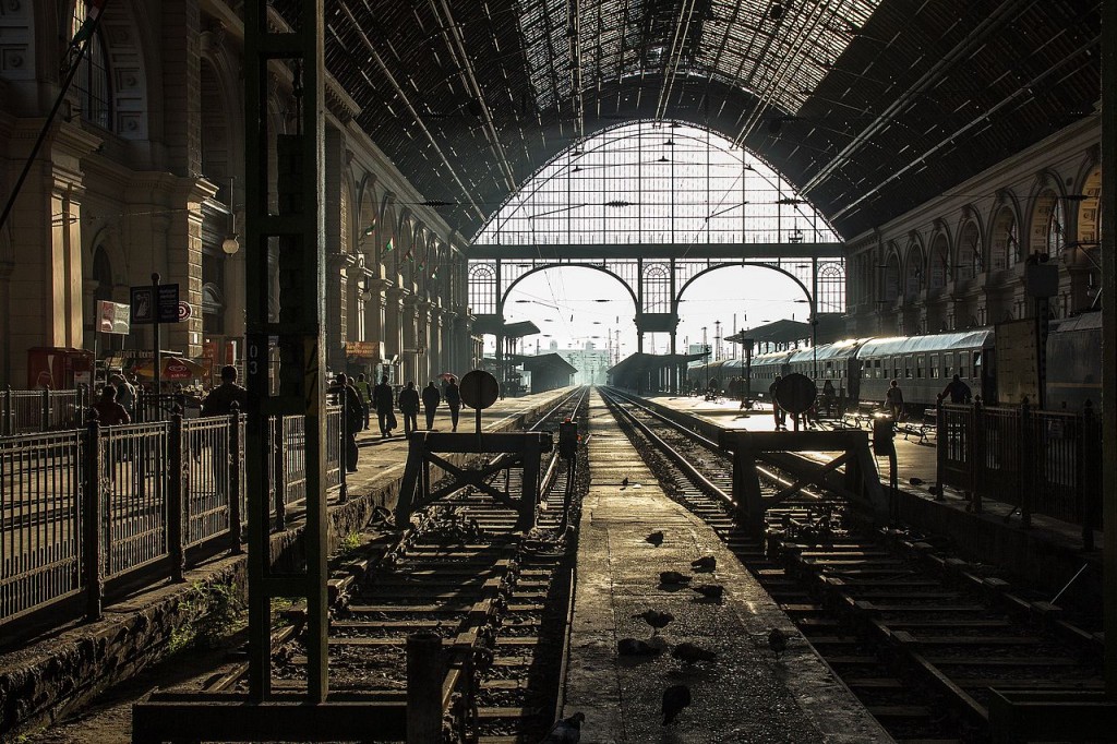 1280px-Keleti_fények_...-1024x682.jpg