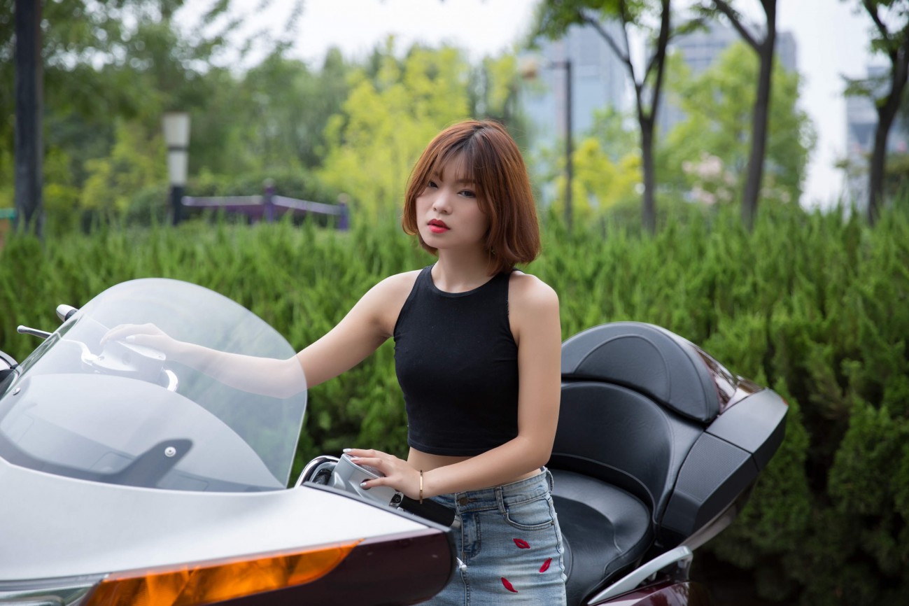 机车美女10.jpg