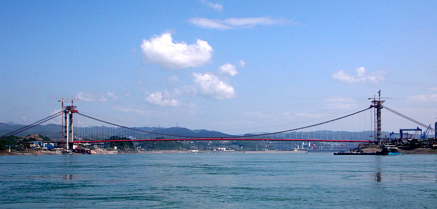 在长江中间拍摄西坝庙嘴长江大桥大江主跨壮观场景1.jpg