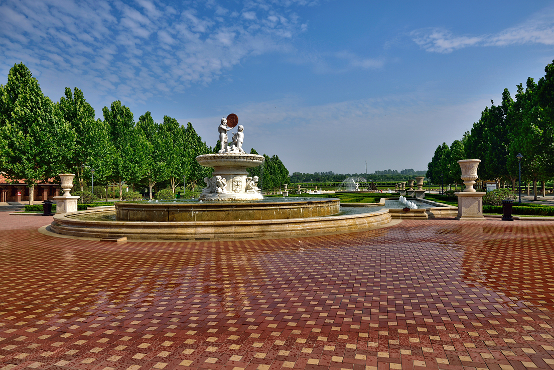 大门内全景