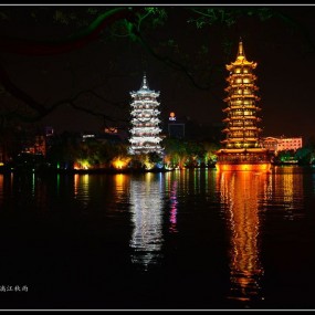 双塔夜色